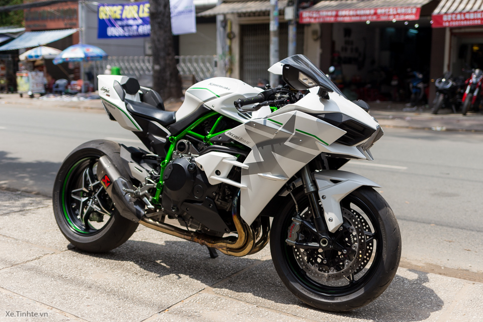 Kawasaki Ninja H2 Ghost Edition - Khám phá mẫu xe Kawasaki Ninja H2 Ghost Edition siêu độc đáo với thiết kế bắt mắt và công nghệ tiên tiến, đến từ thương hiệu danh tiếng Kawasaki. Tận hưởng cảm giác phiêu lưu trên đường đua cùng chiếc xe cao cấp này.