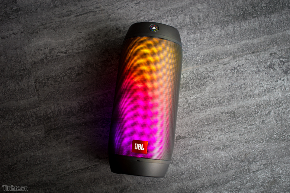 Tren_tay_loa_JBL_Pulse_2_20.jpg