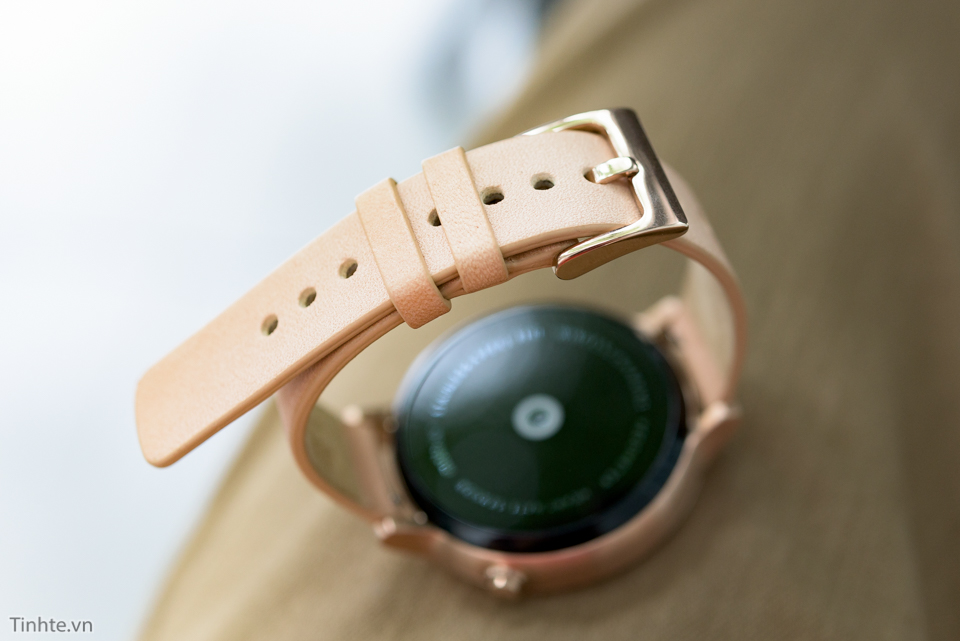 moto-36-2015-rose-gold-42mm-tinhte-11.jpg