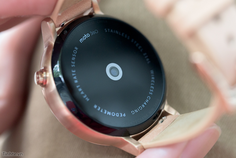 moto-36-2015-rose-gold-42mm-tinhte-12.jpg