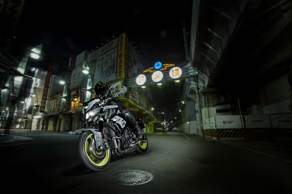2016-Yamaha-MT-10-action-01.jpg