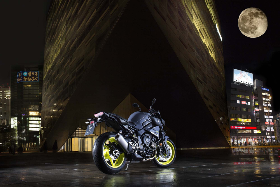 2016-Yamaha-MT-10-static-01.jpg