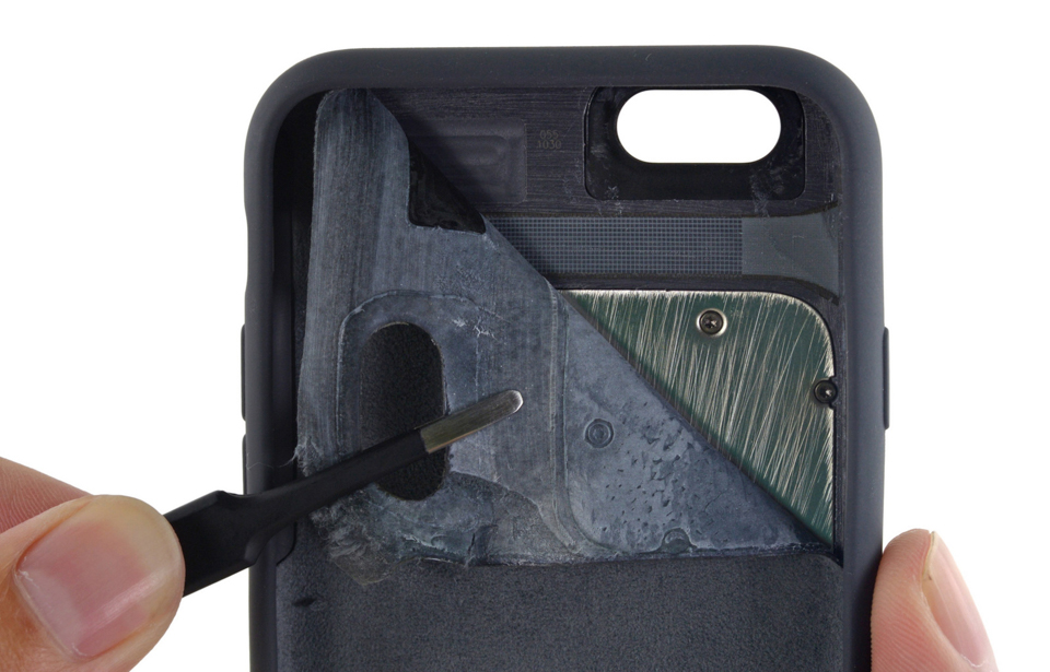 Ben_trong_case_Smart_Battery_Cover_iPhone_Apple_7.jpg