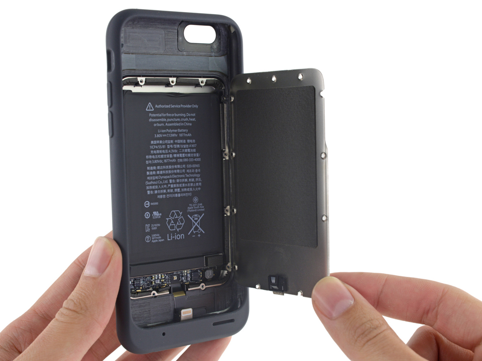 Ben_trong_case_Smart_Battery_Cover_iPhone_Apple_9.jpg