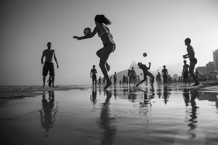 Camera Tinh Te_National Geographic Photo Contest 2015_The Game.jpg