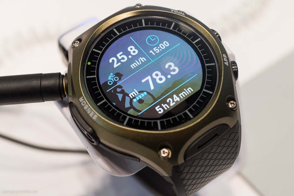 Casio ra mắt smartwatch siêu bền, giá đắt