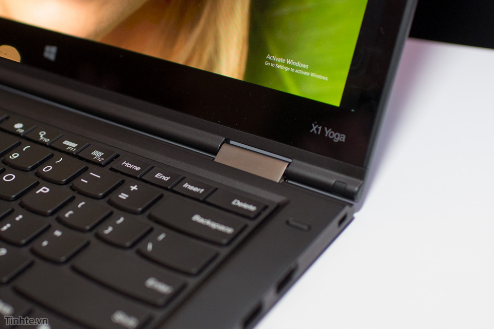 Tinhte_tren_tay_Lenovo_ThinkPad_X1_Yoga_OLED-4.jpg