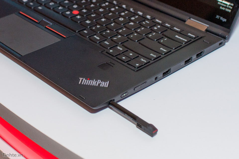 Tinhte_tren_tay_Lenovo_ThinkPad_X1_Yoga_OLED-18.jpg
