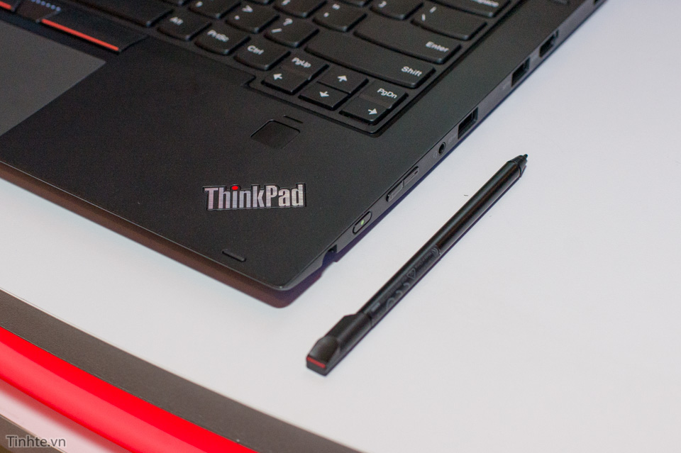 Tinhte_tren_tay_Lenovo_ThinkPad_X1_Yoga_OLED-19.jpg