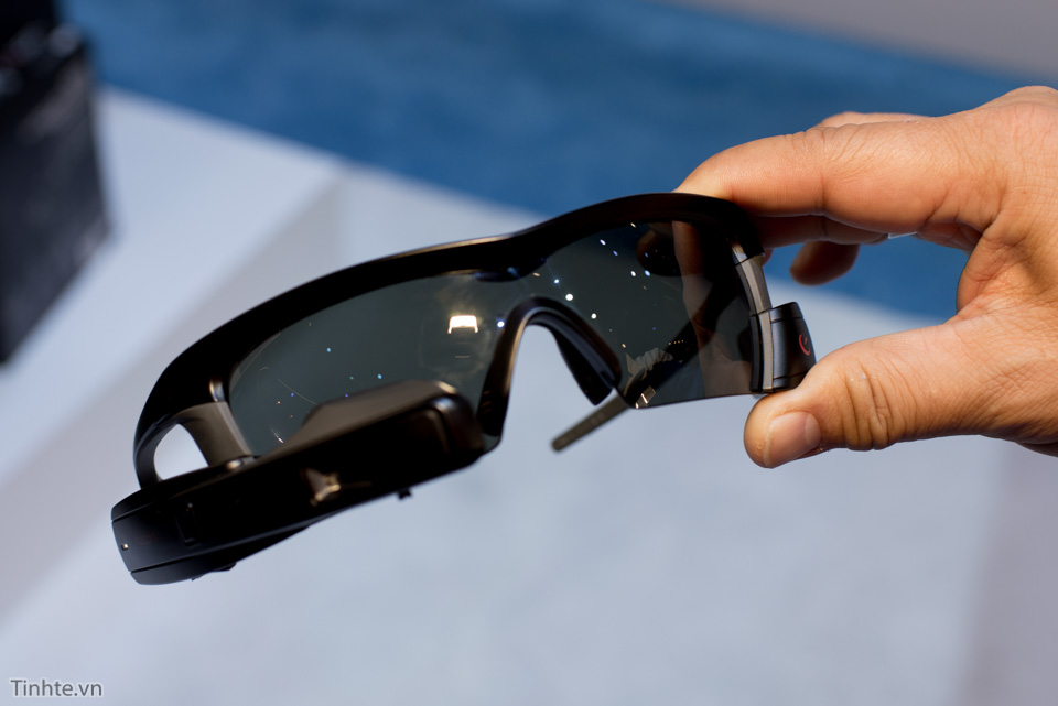 Tinhte_tren_tay_smart_recon_glass-4.jpg