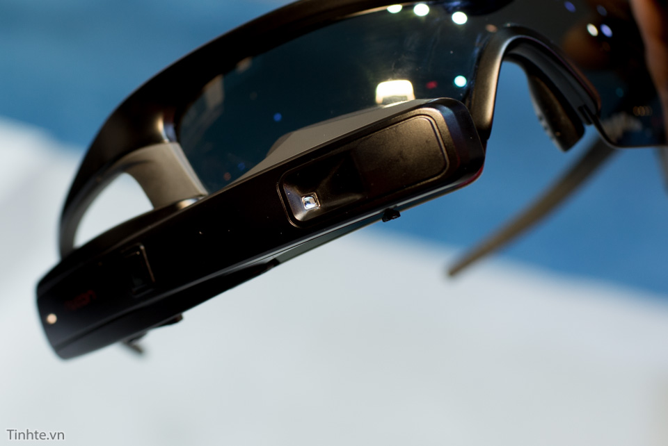Tinhte_tren_tay_smart_recon_glass-5.jpg
