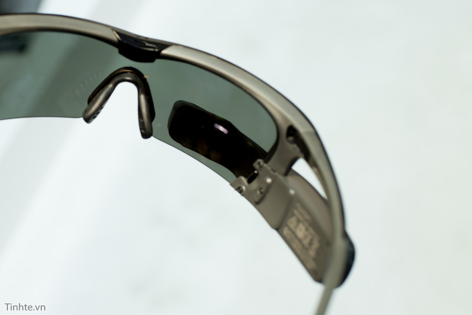 Tinhte_tren_tay_smart_recon_glass-12.jpg