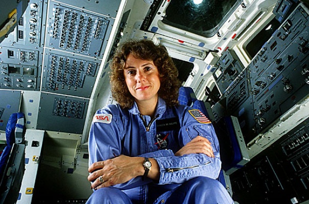 Christa-McAuliffe_tinhte.jpg