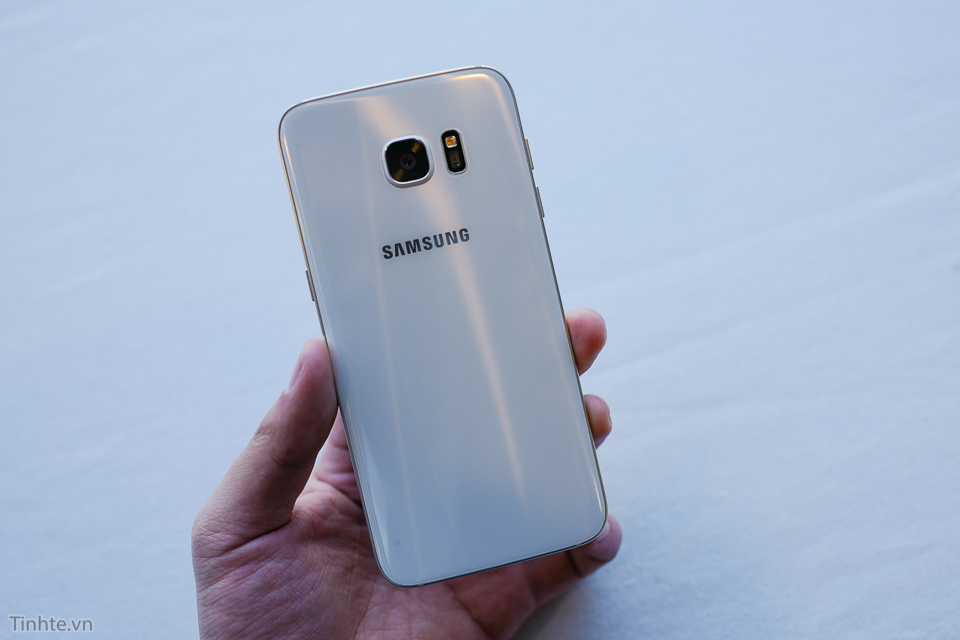 Tren_tay_Samsung_Galaxy_S7_edge_tinhte.vn-18.jpg