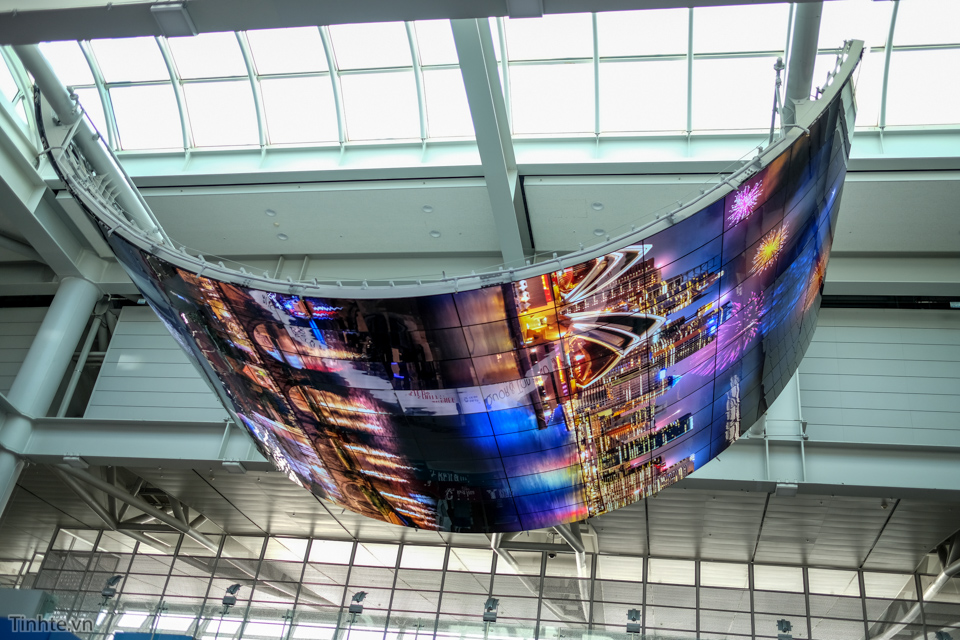 biggest_oled_screen_lg_incheon_tinhte-2.jpg