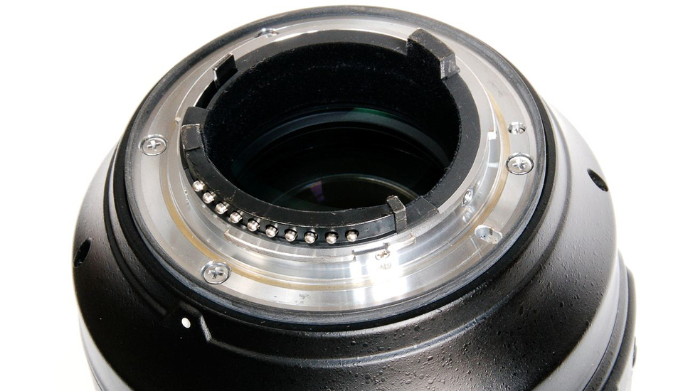 Micro-Nikkor_AFS_VR_105_mmm_lens_bayonet.jpg