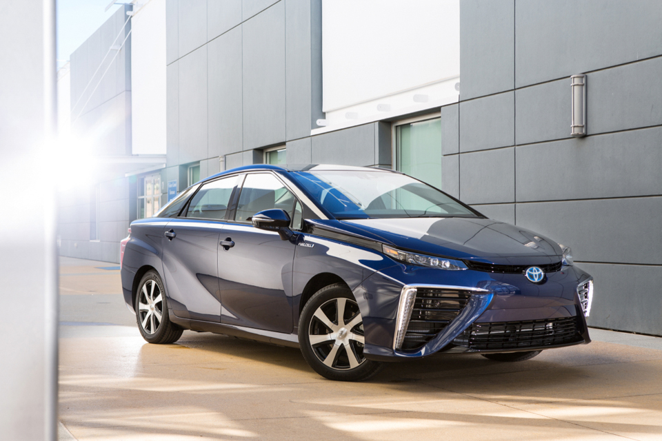 2016-toyota-fuel-cell-vehicle.JPG