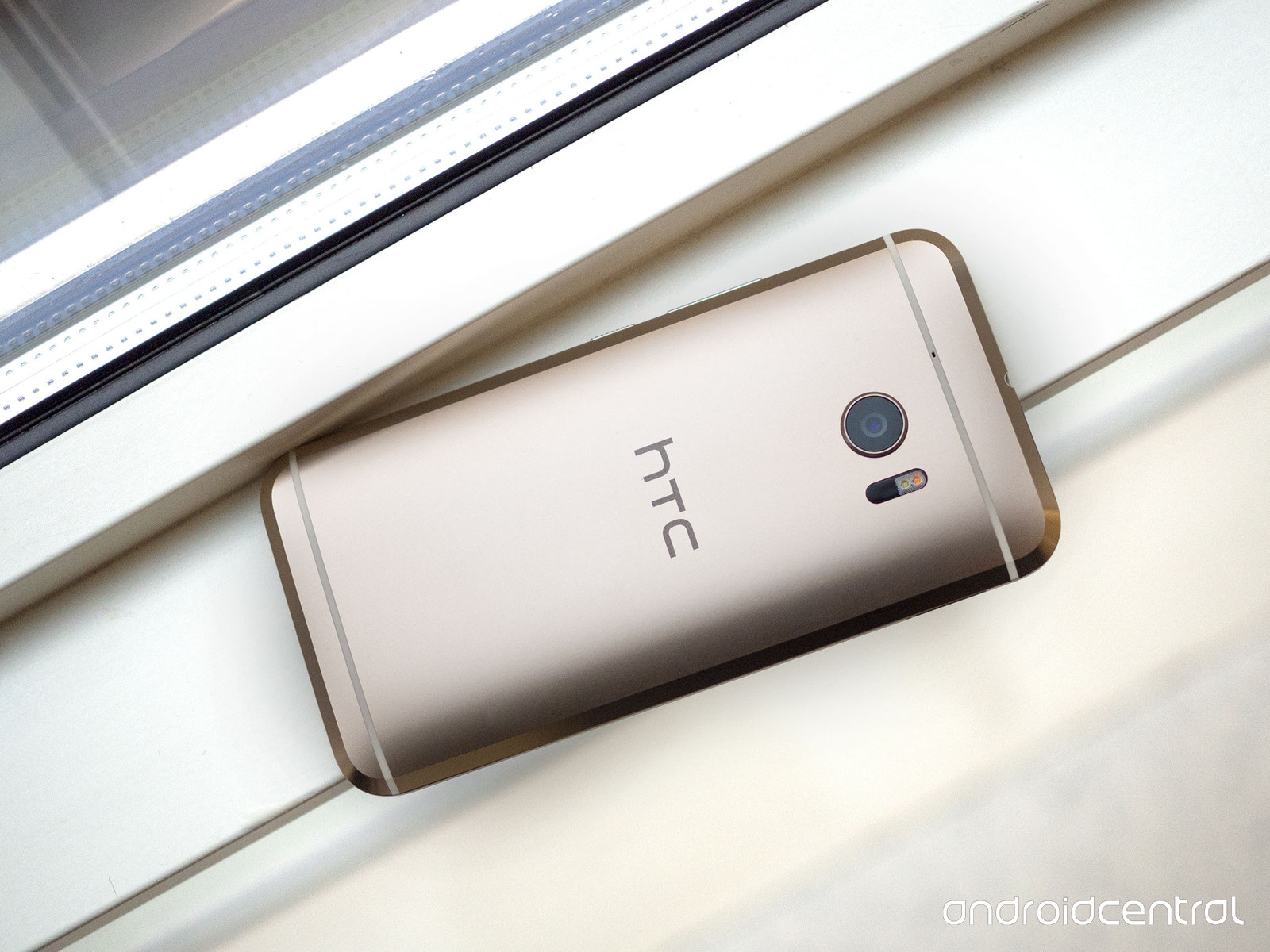 htc-10-gold-4-jsidkghrorhjiej.jpg