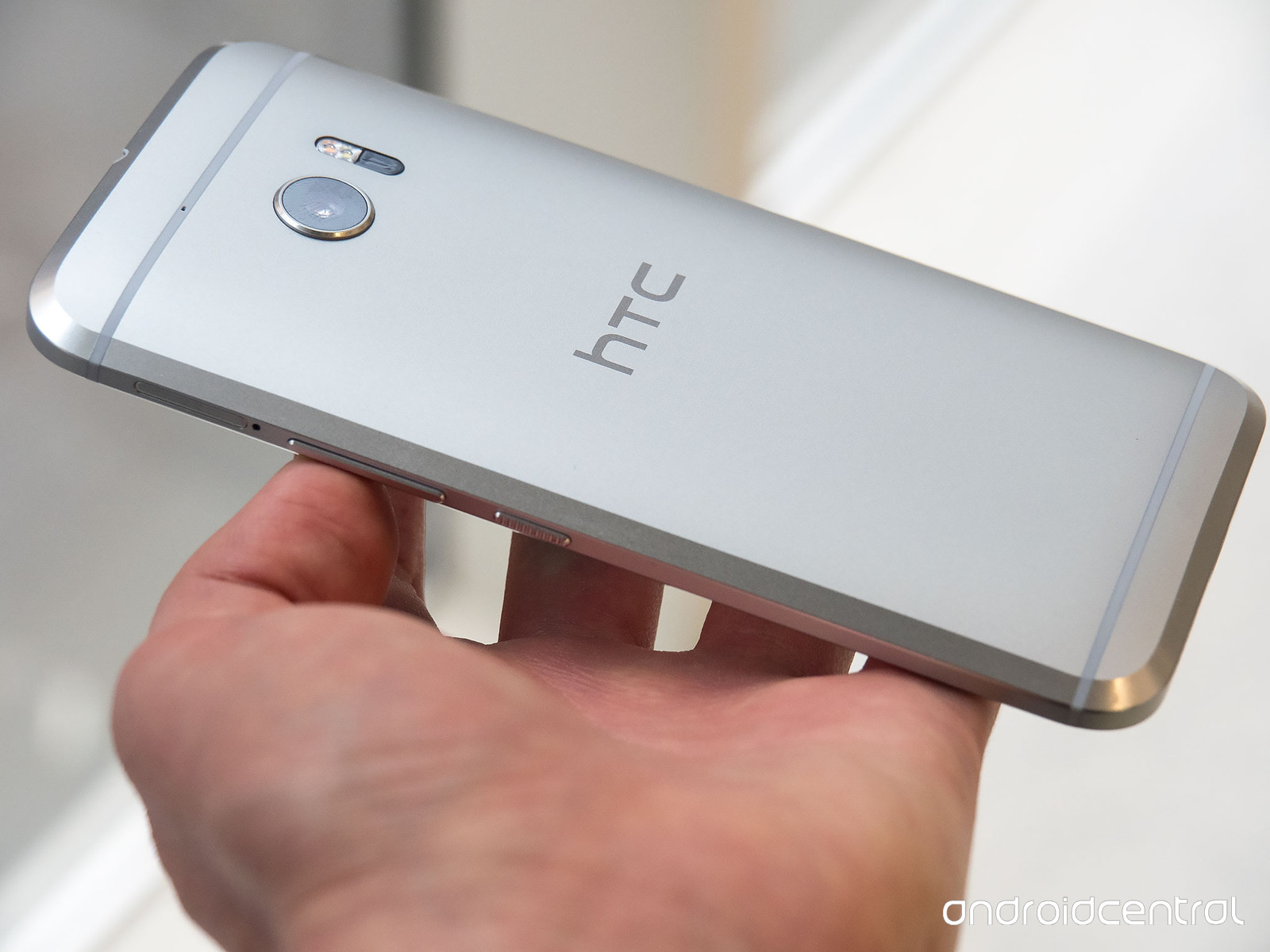 htc-10-silver-back-jsidkghrorhjiej.jpg