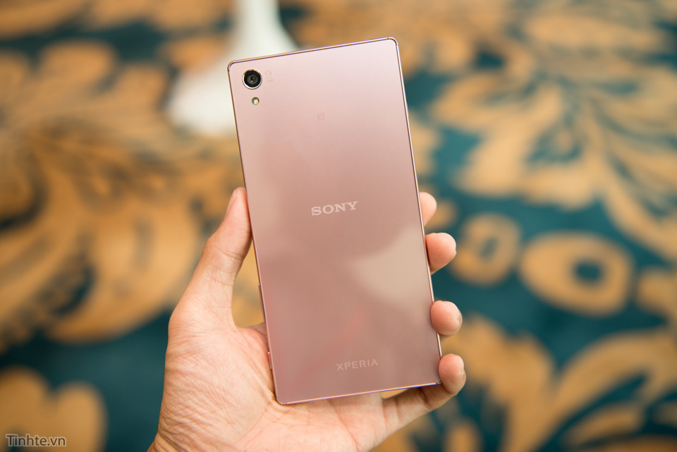 Sony_Xperia_Z5Premium_rose_hong_tinhte_2.jpg