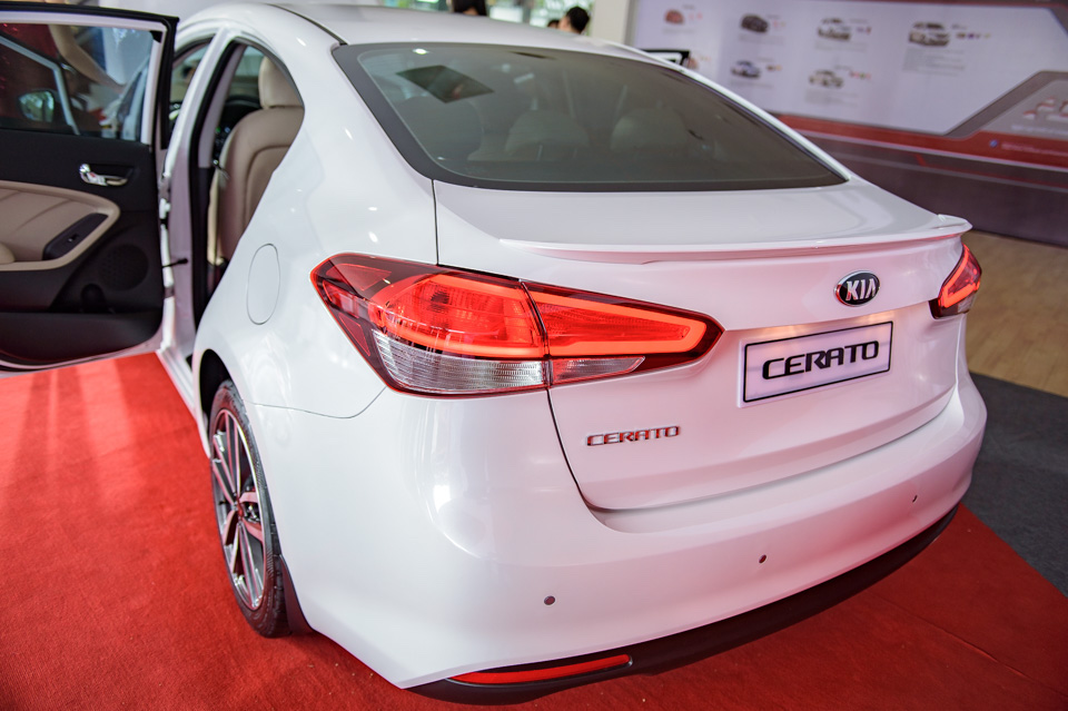 KIA-Cerato-2016-2.jpg