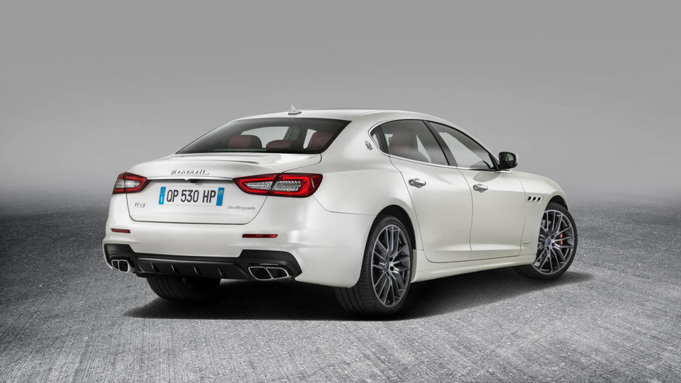 new-quattroporte-gts-gransport-rear-1-1.jpg