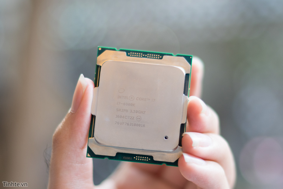 3727492_Intel6900k-1.jpg