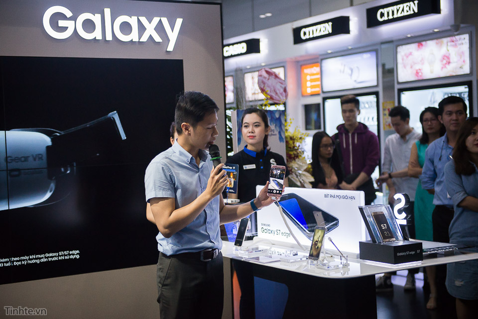 Khai truong Samsung Store - Tinhte.vn-2.jpg