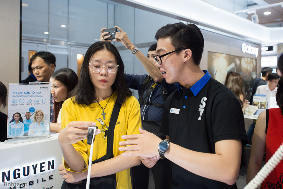 Khai truong Samsung Store - Tinhte.vn-8.jpg