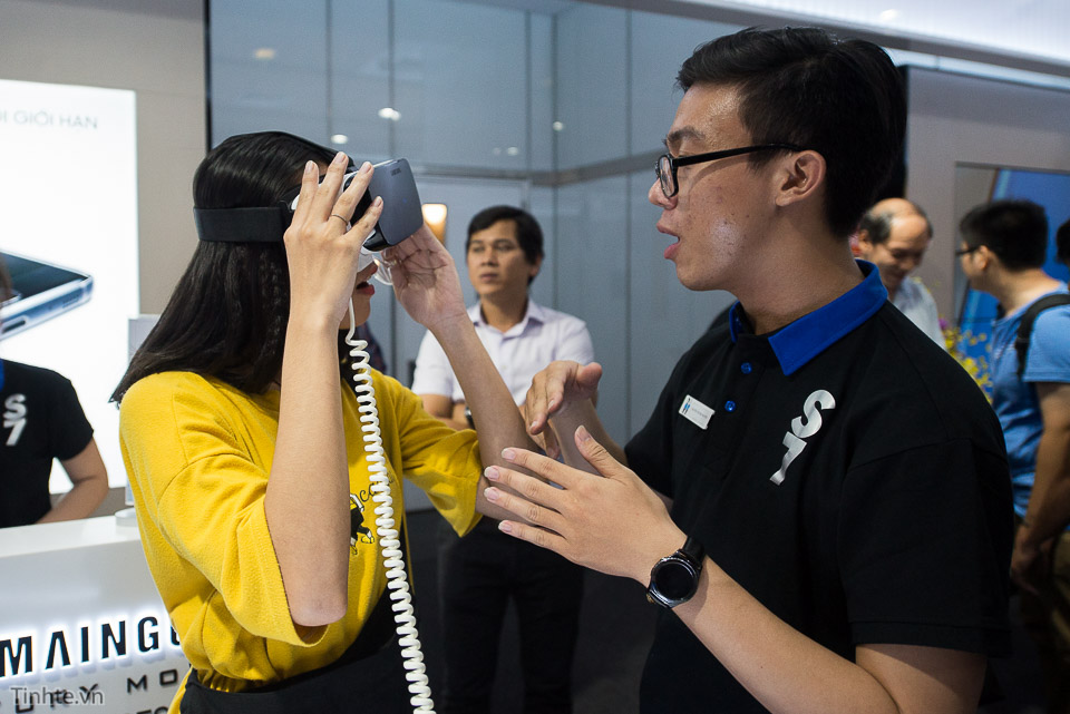 Khai truong Samsung Store - Tinhte.vn-11.jpg
