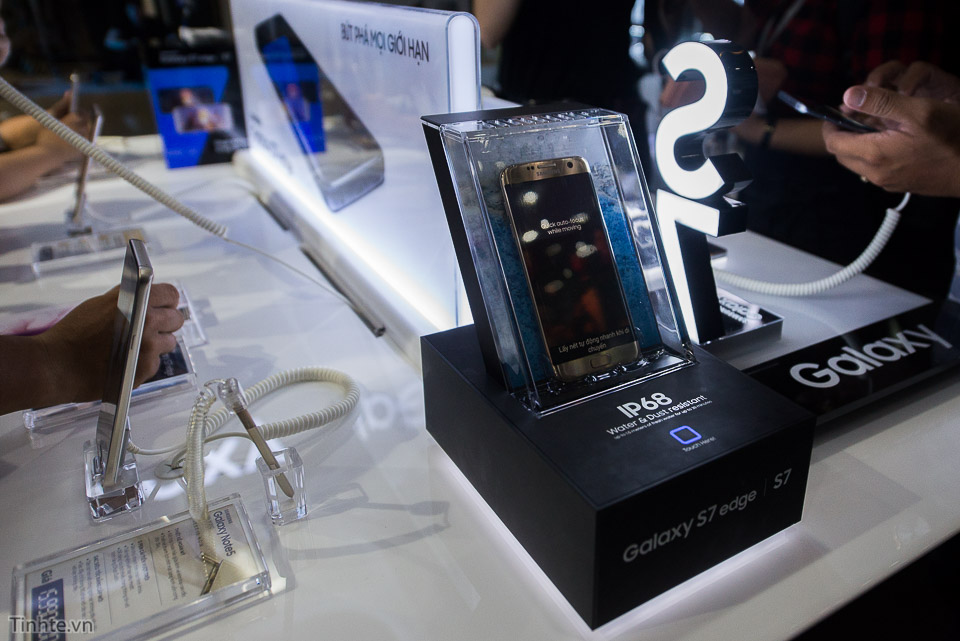 Khai truong Samsung Store - Tinhte.vn-16.jpg
