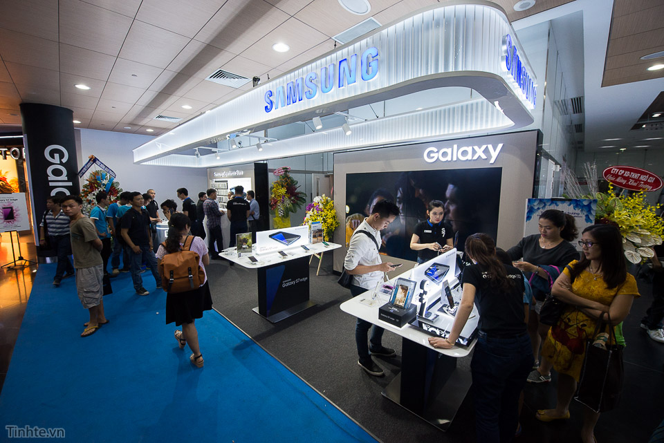 Khai truong Samsung Store  - Tinhte.vn-18.jpg