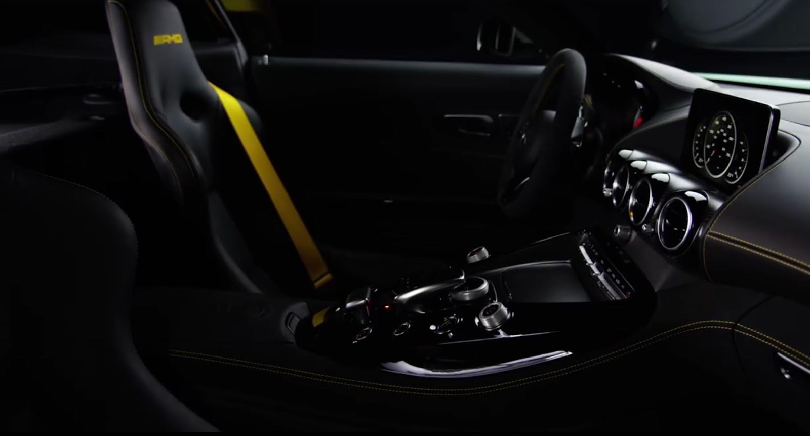 Mercedes-AMG-GT-R-6.jpg