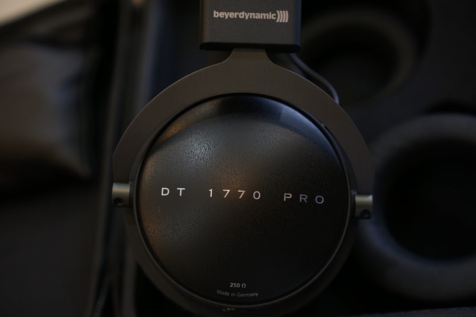 monospace-beyerdynamic-dt1770-pro-6.JPG