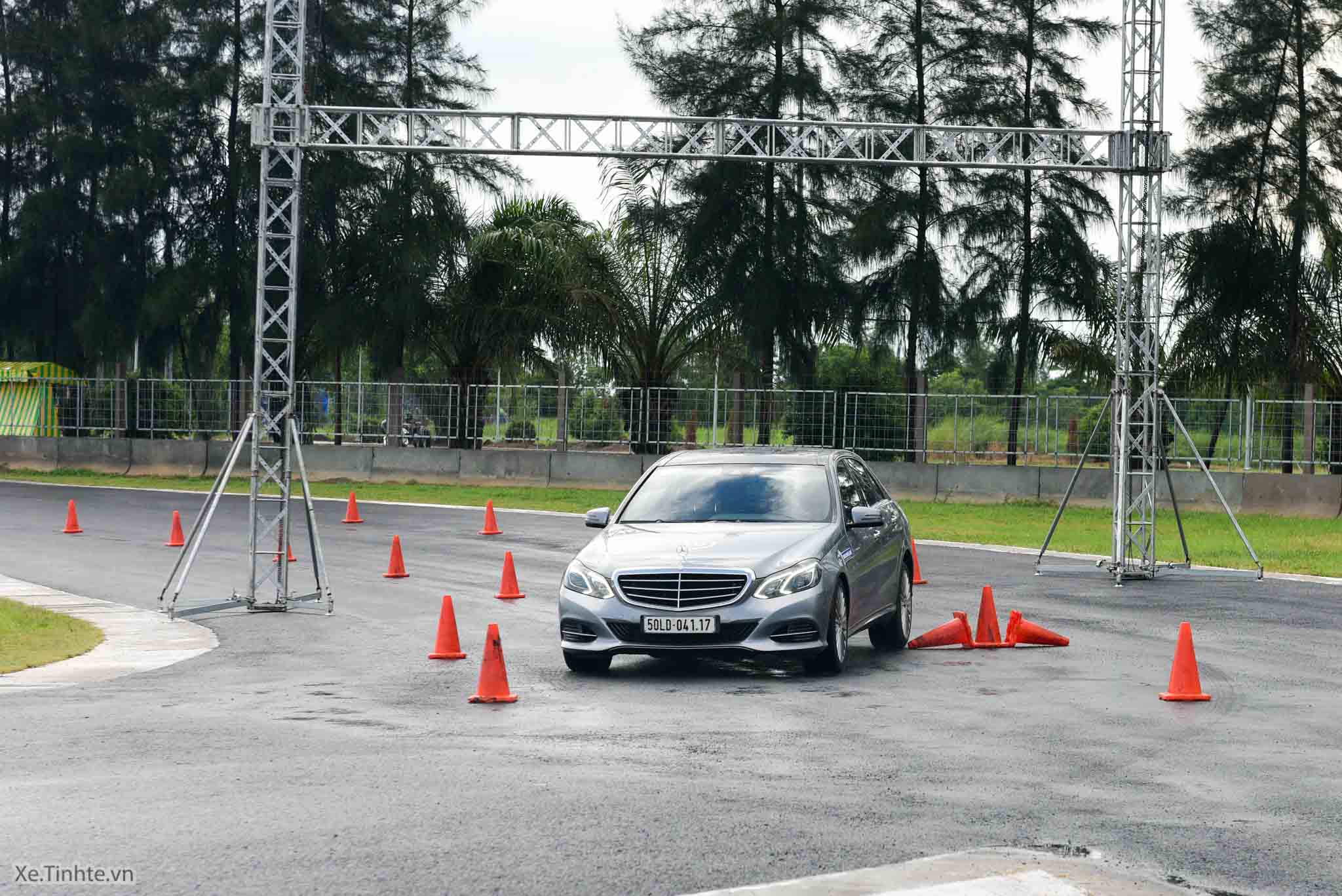 Xe.Tinhte.vn-Mercedes-Benz-Driving-Academy-2016-5.jpg