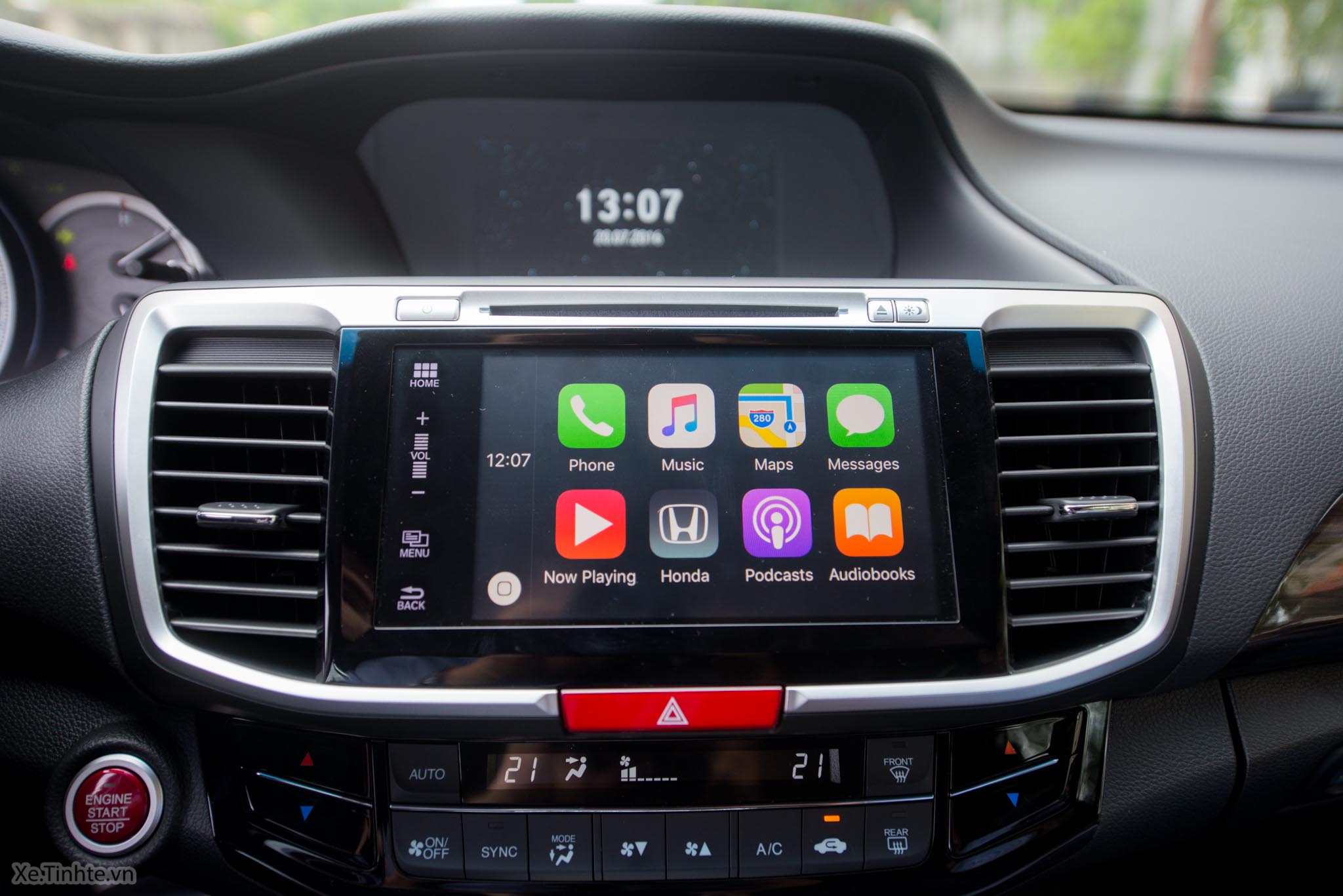 Xe.Tinhte.vn-Dung_thu_Apple_CarPlay-2.jpg