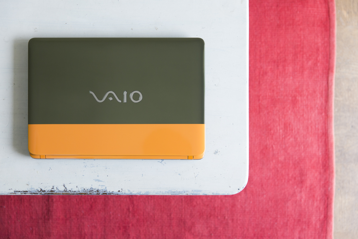 VAIO-C15-orange-1.jpg