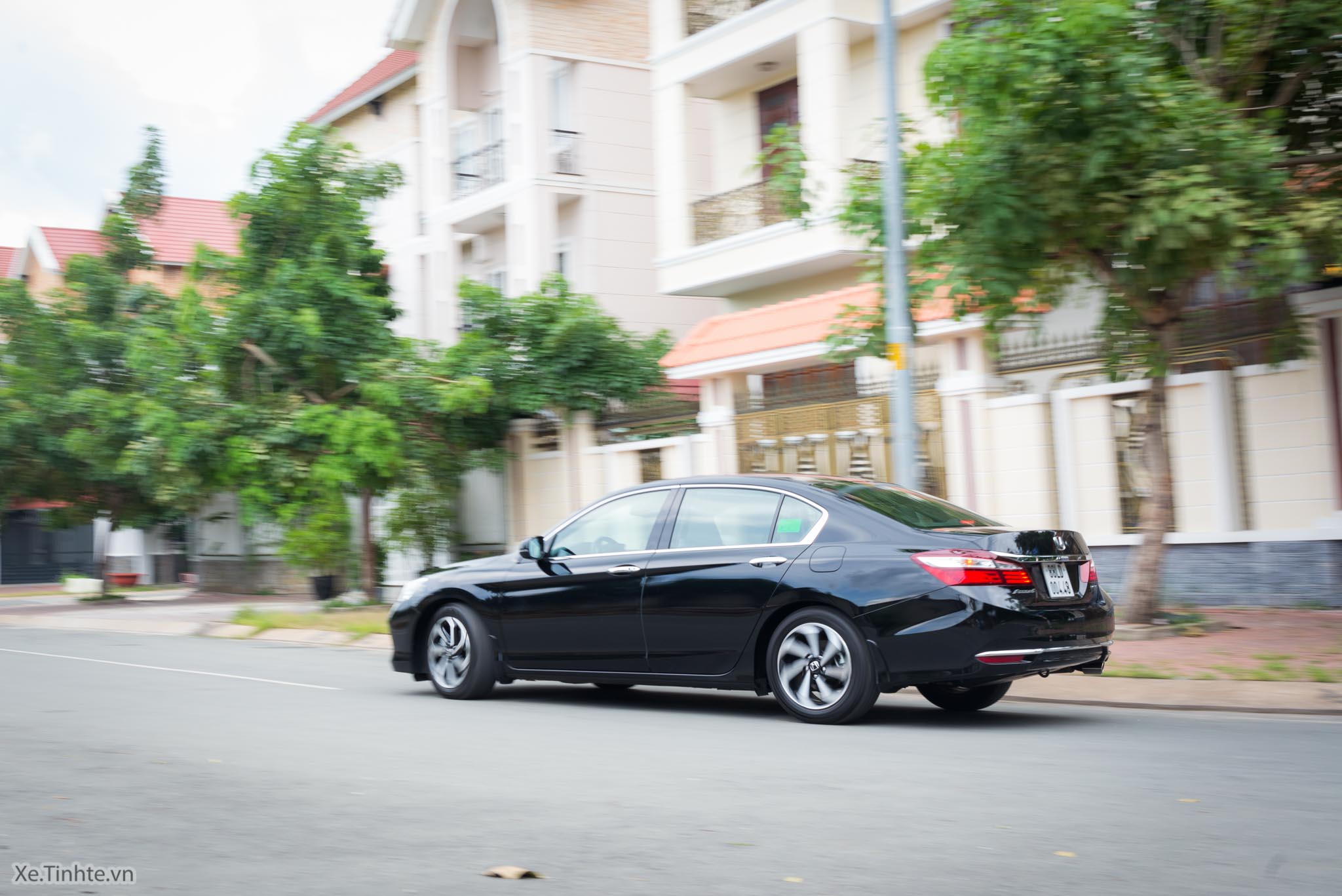 Xe.Tinhte.vn-Lai-thu-Honda-Accord-2016-full-59.jpg