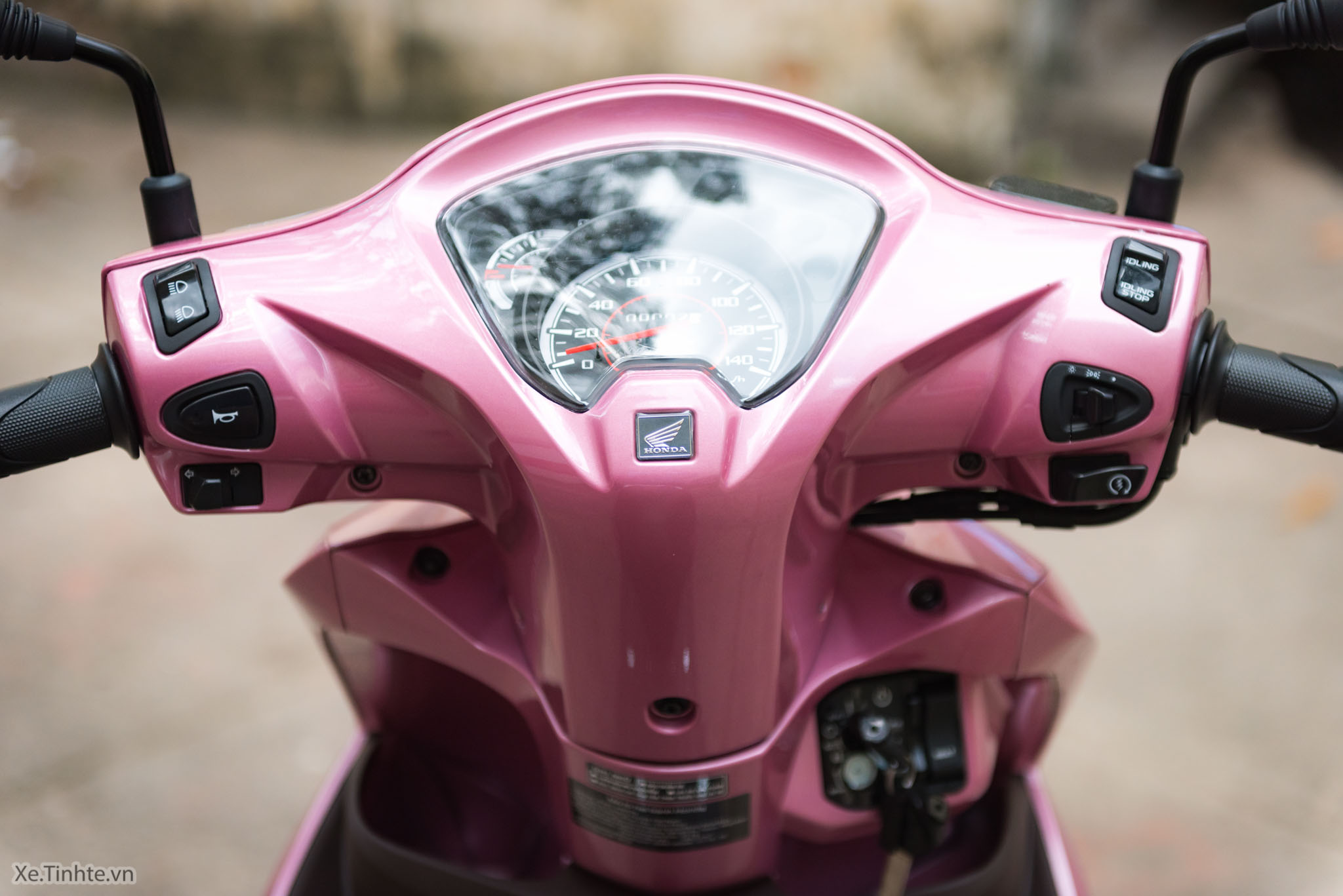 [Video] Honda Vision màu hồng, xe dành riêng cho chị em | Tinh tế