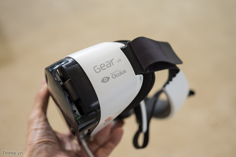 2819525_Tinhte-Samsung-Gear-VR-6.jpg