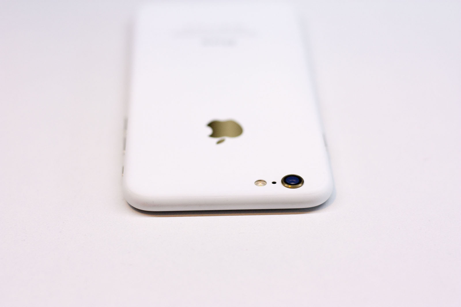 iPhone_do_vo_trang_matte_white_4.jpg