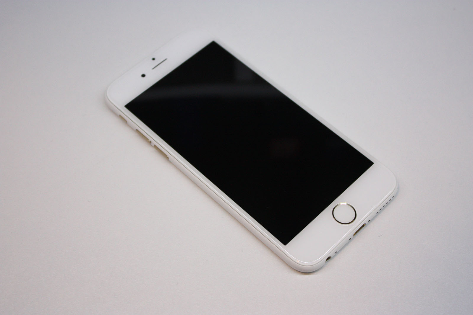 iPhone_do_vo_trang_matte_white_3.jpg