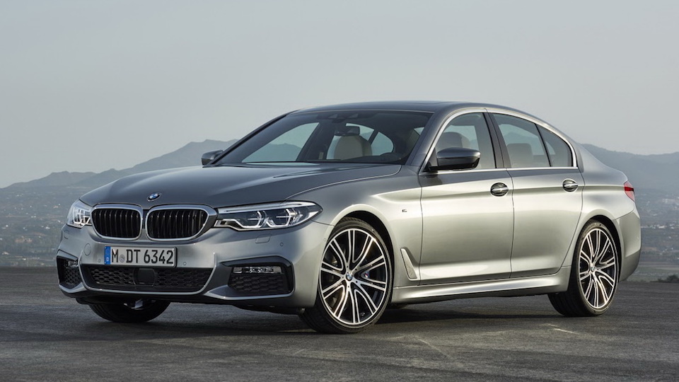 Xe.Tinhte.vn-BMW-5-Series-vs-Mercedes-Benz-E-Class-3.jpg