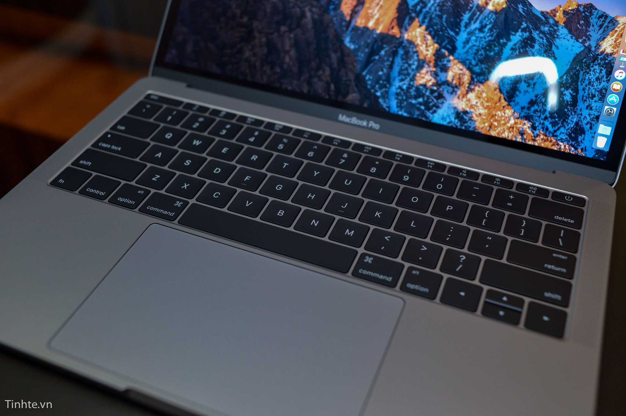 Macbook_Pro_13_late_2016-15.jpg