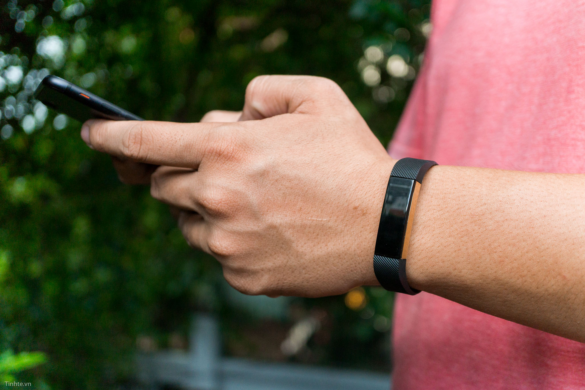 fitbit-alta-gold-tinhte-16.jpg