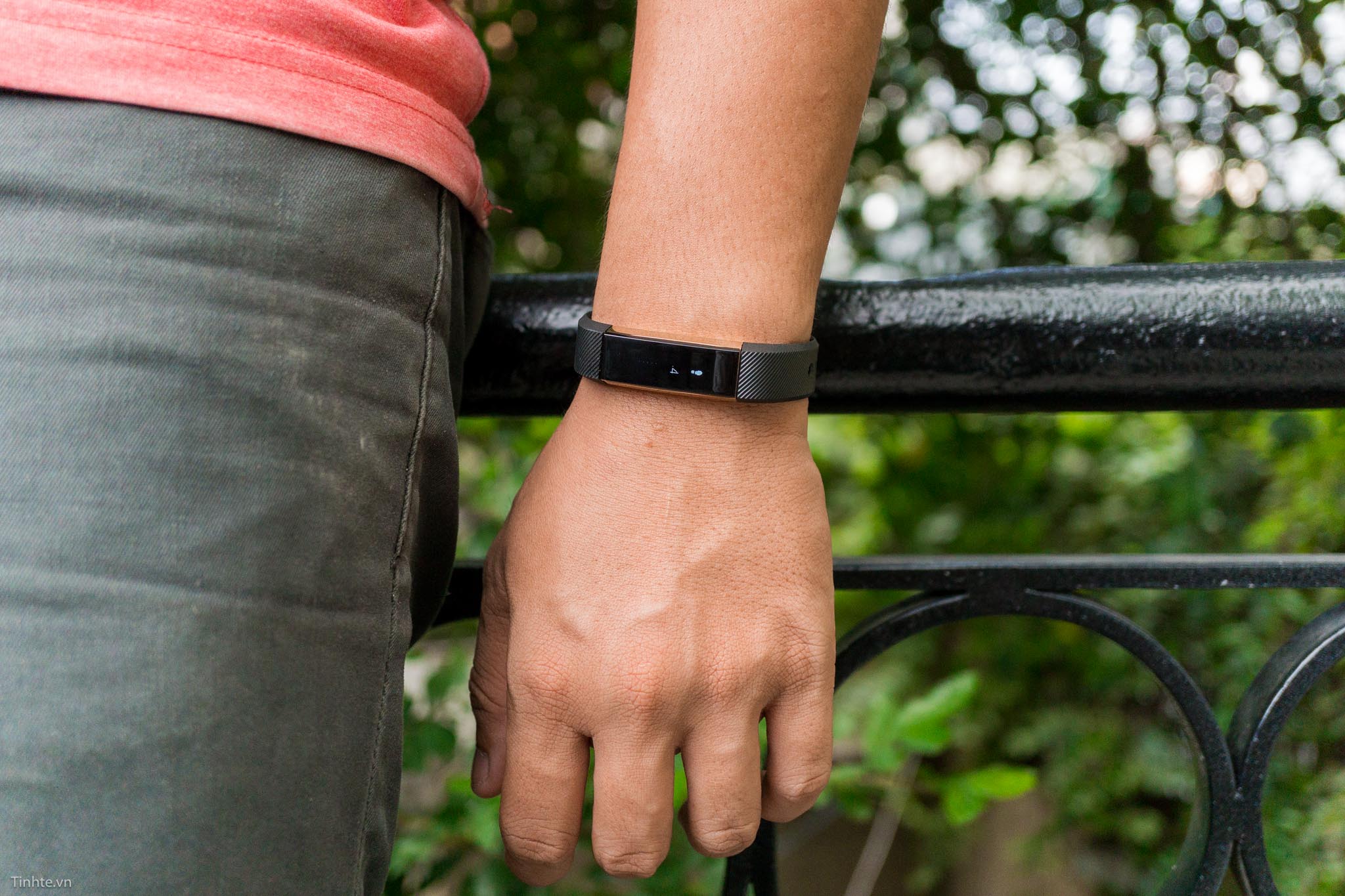 fitbit-alta-gold-tinhte-21.jpg