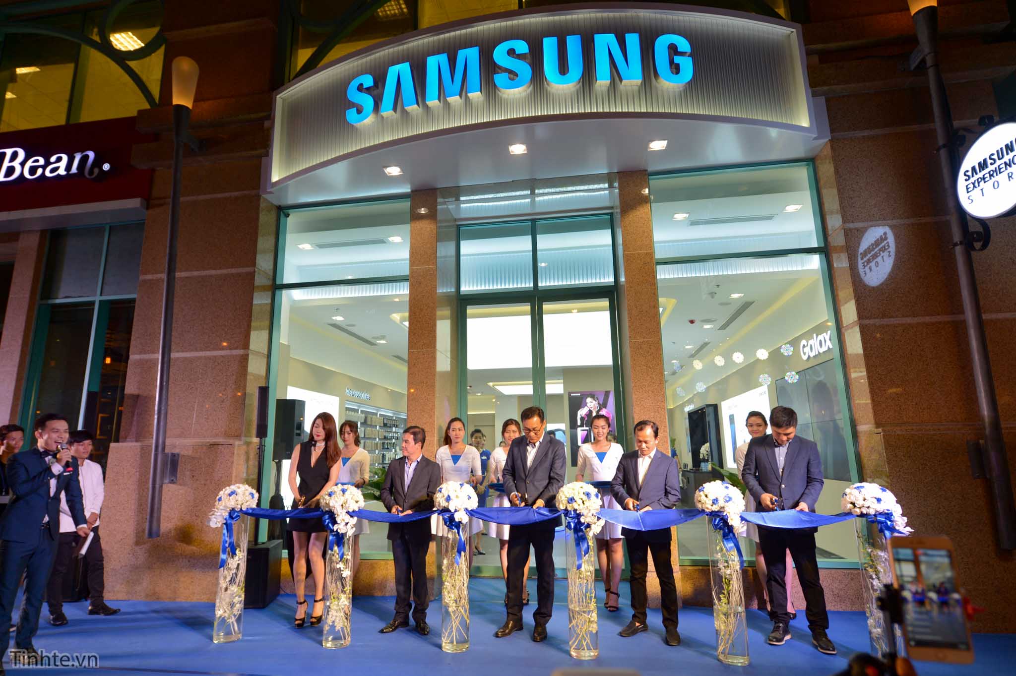 Samsung_Experience_Store_Mai_Nguyen_2.jpg