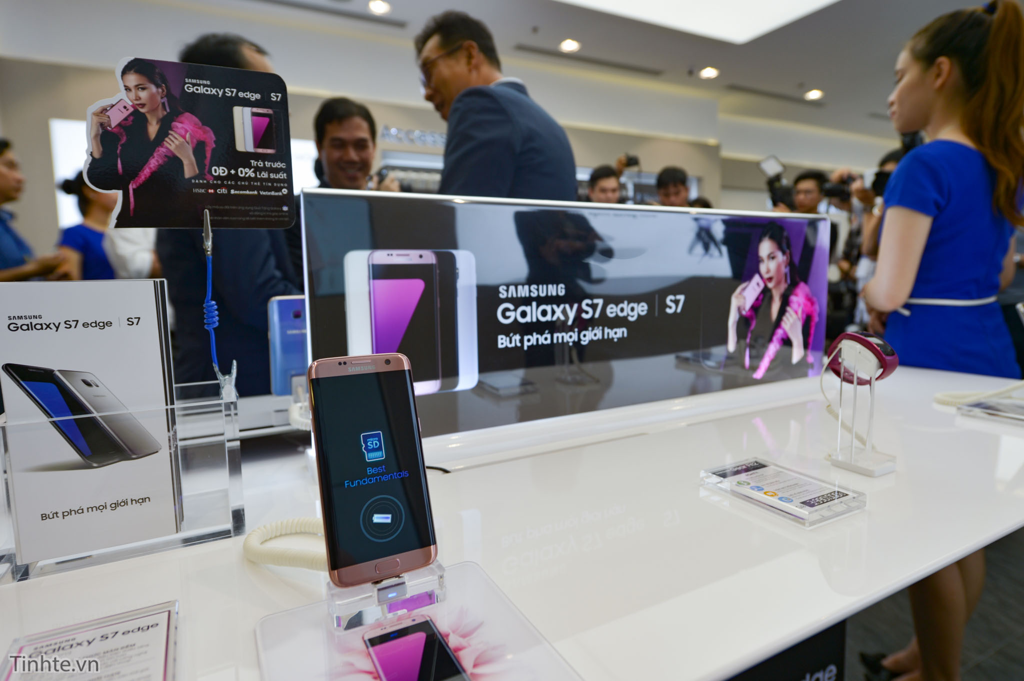 Samsung_Experience_Store_Mai_Nguyen_4.jpg