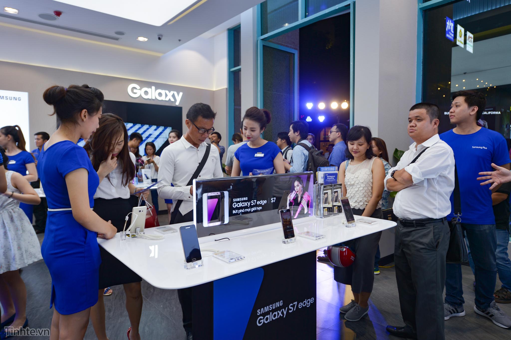 Samsung_Experience_Store_Mai_Nguyen_10.jpg