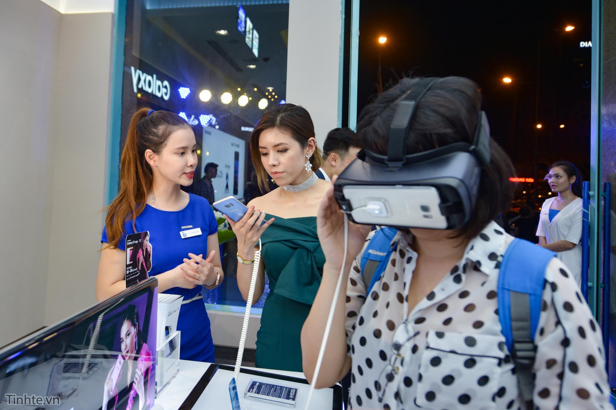 Samsung_Experience_Store_Mai_Nguyen_11.jpg